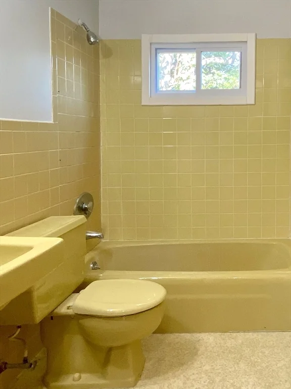 2 bed, 1 bath apartment for rent at 59 Commercial St Unit 4, Marblehead — photo 10 of 11