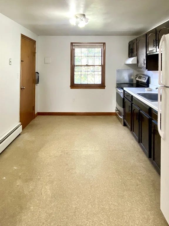 2 bed, 1 bath apartment for rent at 59 Commercial St Unit 4, Marblehead — photo 4 of 11