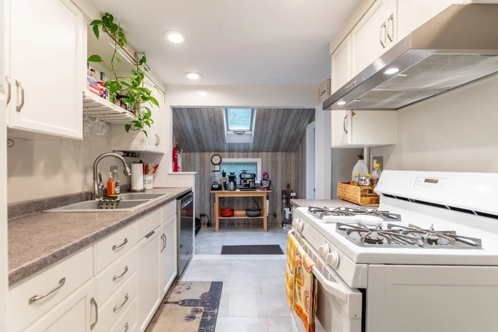 3 bed, 1 bath apartment for rent at 59 Crestview Rd, Waltham — photo 9 of 13