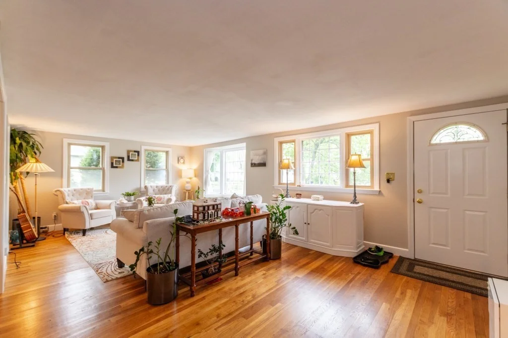 3 bed, 1 bath apartment for rent at 59 Crestview Rd, Waltham — photo 5 of 13