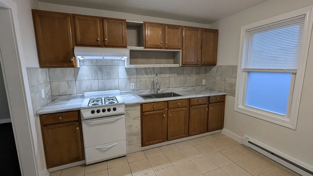 1 bed, 1 bath apartment for rent at 59 Davis Unit 2 North, Fall River — photo 3 of 15