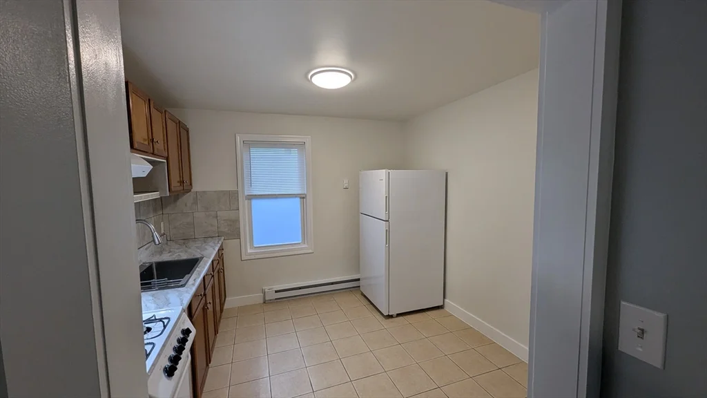 1 bed, 1 bath apartment for rent at 59 Davis Unit 2 North, Fall River — photo 4 of 15