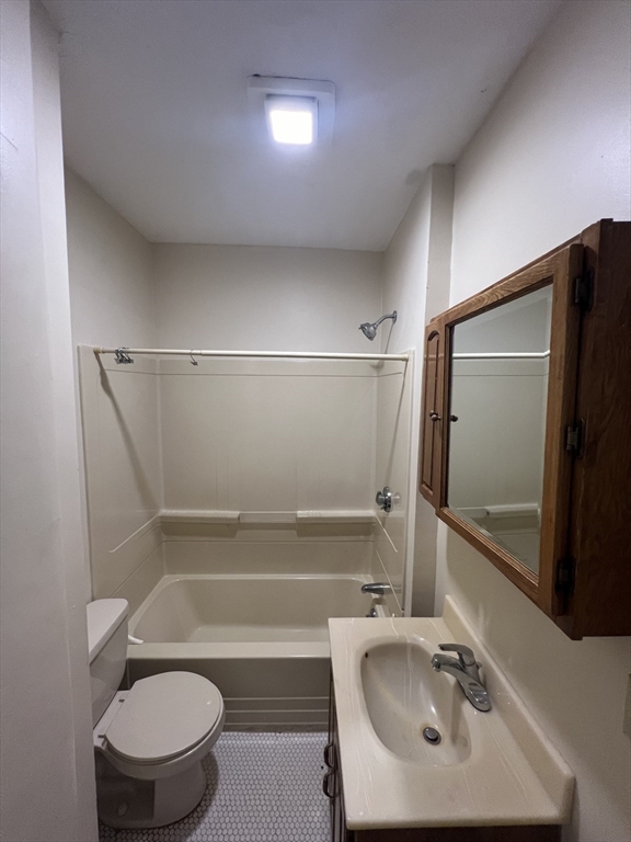 3 bed, 1 bath apartment for rent at 59 Dewey Rd Unit 1, Braintree — photo 16 of 27