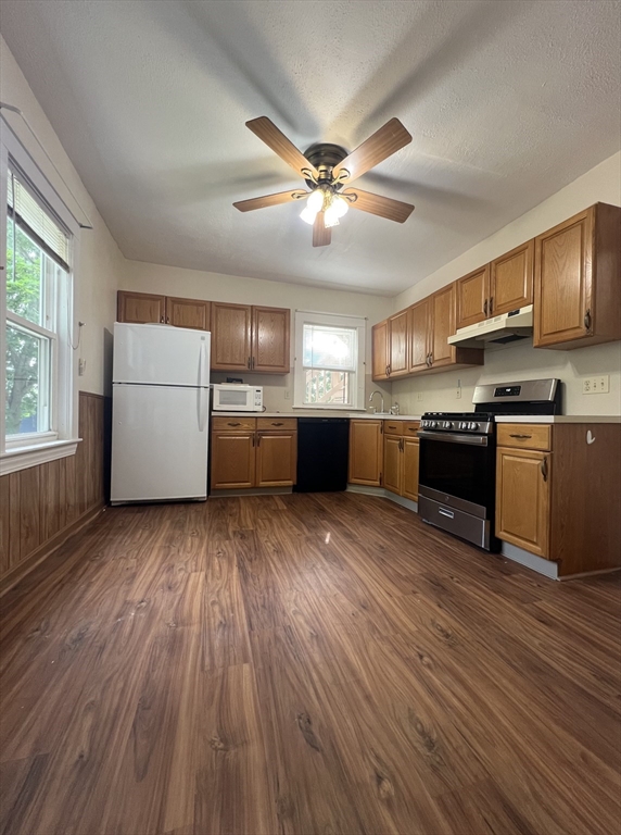 3 bed, 1 bath apartment for rent at 59 Dewey Rd Unit 1, Braintree