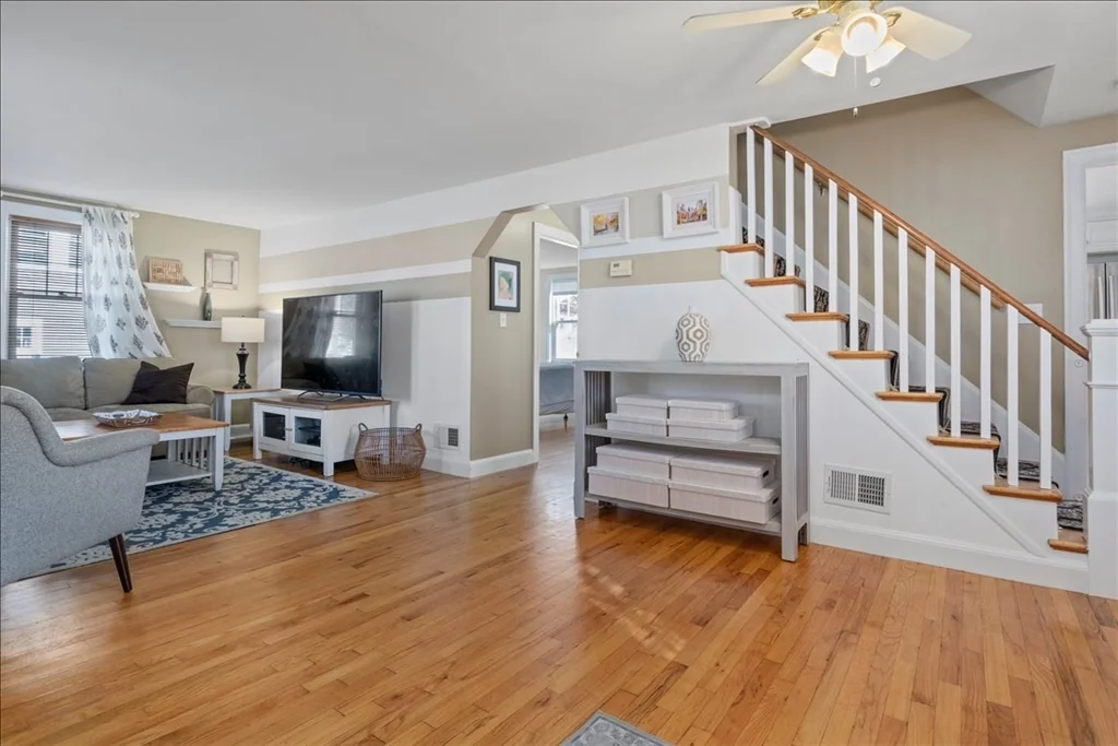 3 bed, 2 bath apartment for rent at 59 Dresser Ave, Ashcroft — photo 5 of 42