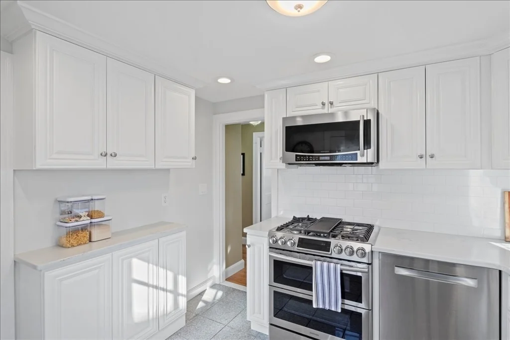 3 bed, 2 bath apartment for rent at 59 Dresser Ave, Ashcroft — photo 17 of 42