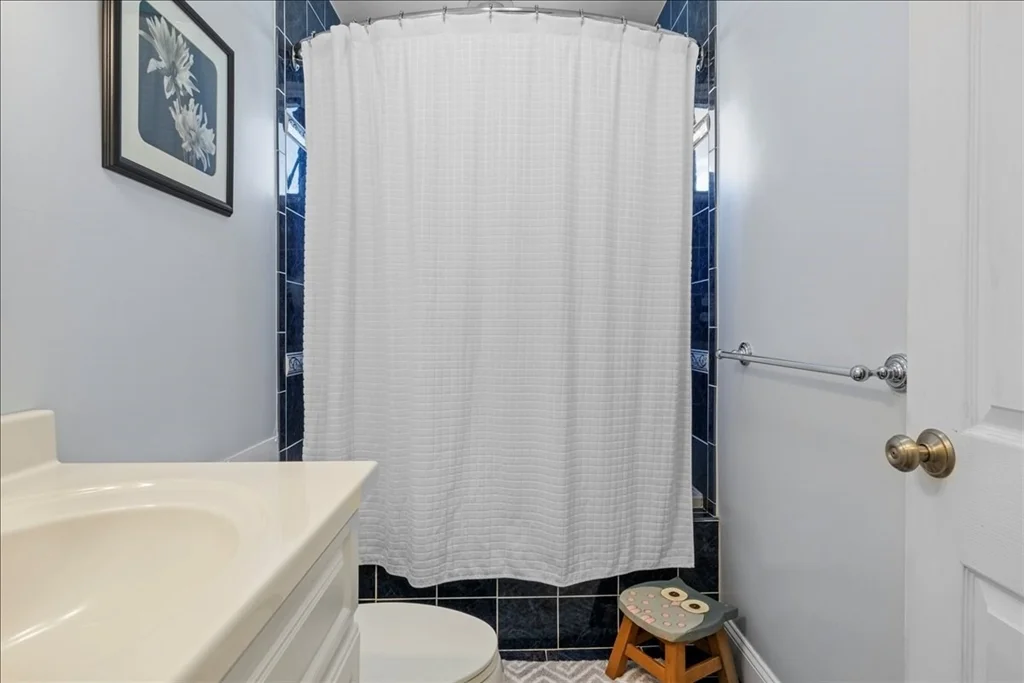 3 bed, 2 bath apartment for rent at 59 Dresser Ave, Ashcroft — photo 26 of 42