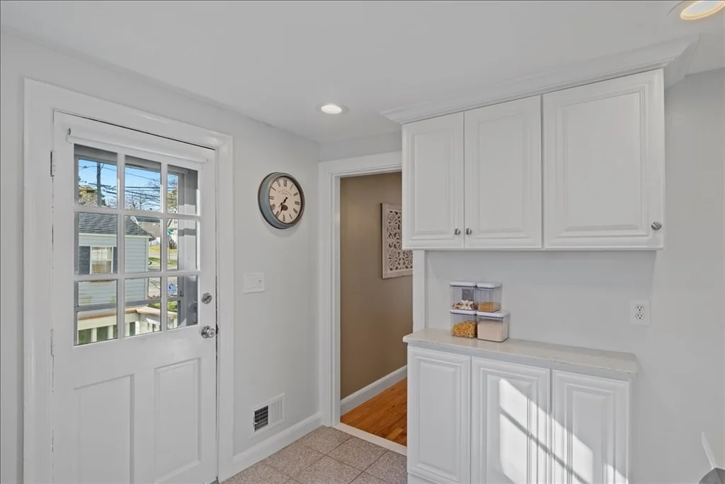 3 bed, 2 bath apartment for rent at 59 Dresser Ave, Ashcroft — photo 16 of 42