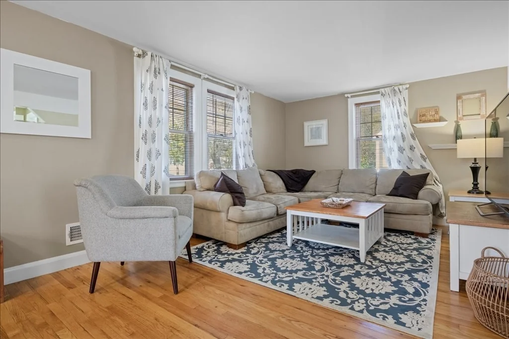 3 bed, 2 bath apartment for rent at 59 Dresser Ave, Ashcroft — photo 10 of 42