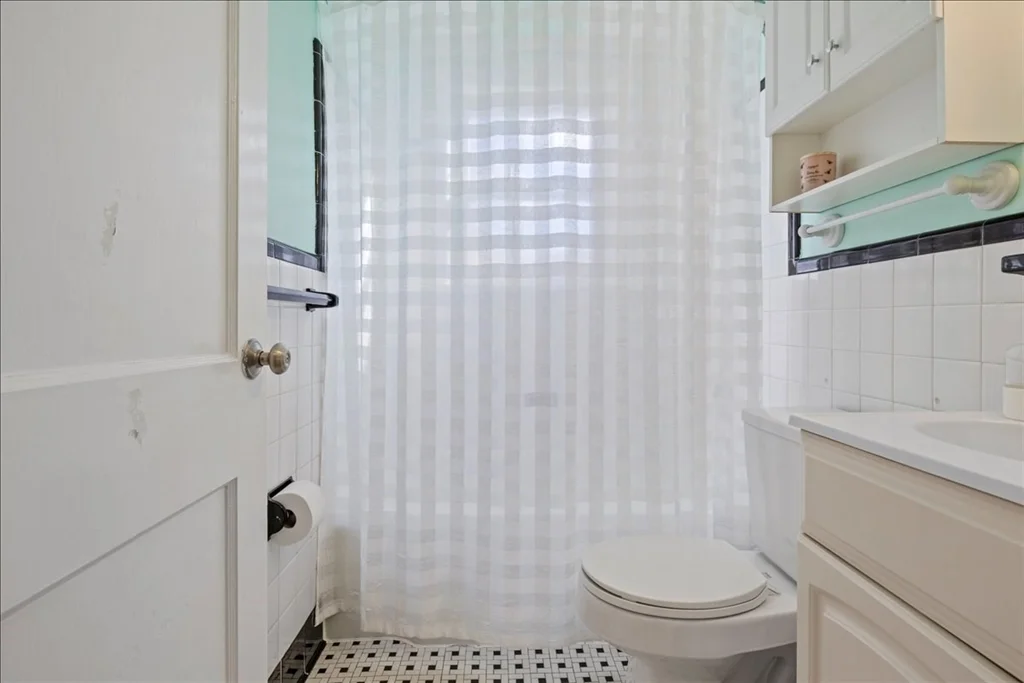 3 bed, 2 bath apartment for rent at 59 Dresser Ave, Ashcroft — photo 19 of 42