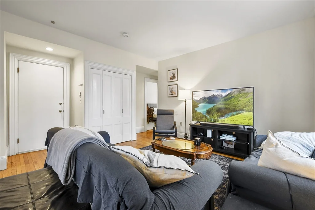 2 bed, 1 bath apartment for rent at 59 E Springfield Unit 2, South End — photo 3 of 22