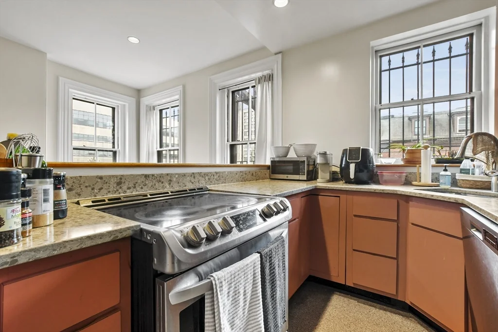 2 bed, 1 bath apartment for rent at 59 E Springfield Unit 2, South End — photo 21 of 22