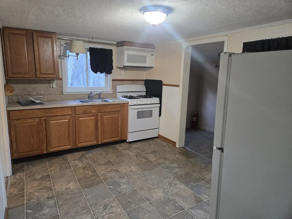 2 bed, 1 bath apartment for rent at 59 Edgehill Rd Unit 2, Taunton — photo 2 of 15