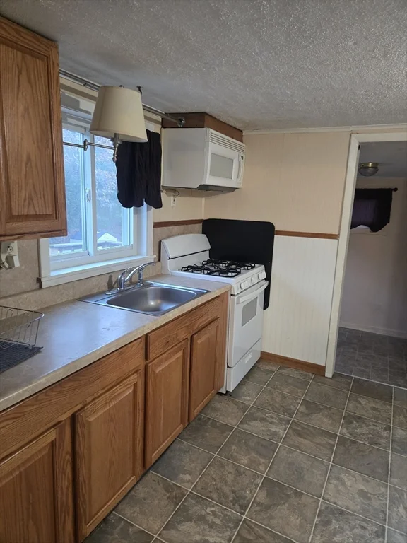 2 bed, 1 bath apartment for rent at 59 Edgehill Rd Unit 2, Taunton — photo 9 of 15