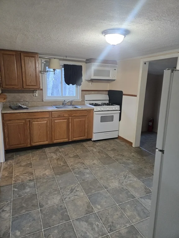 2 bed, 1 bath apartment for rent at 59 Edgehill Rd Unit 2, Taunton — photo 12 of 15