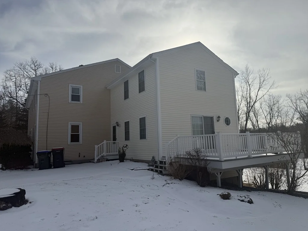 3 bed, 1 bath apartment for rent at 59 Elm St Unit RIGHT, Rehoboth — photo 2 of 16