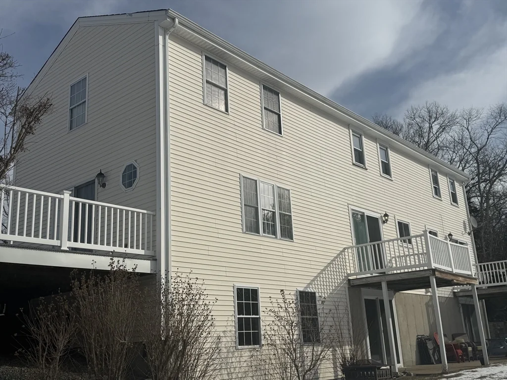3 bed, 1 bath apartment for rent at 59 Elm St Unit RIGHT, Rehoboth — photo 3 of 16