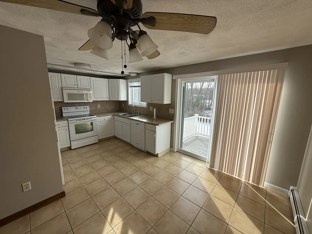 3 bed, 1 bath apartment for rent at 59 Elm St Unit RIGHT, Rehoboth — photo 6 of 16