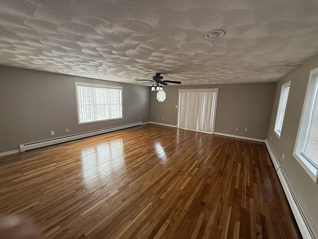 3 bed, 1 bath apartment for rent at 59 Elm St Unit RIGHT, Rehoboth — photo 5 of 16