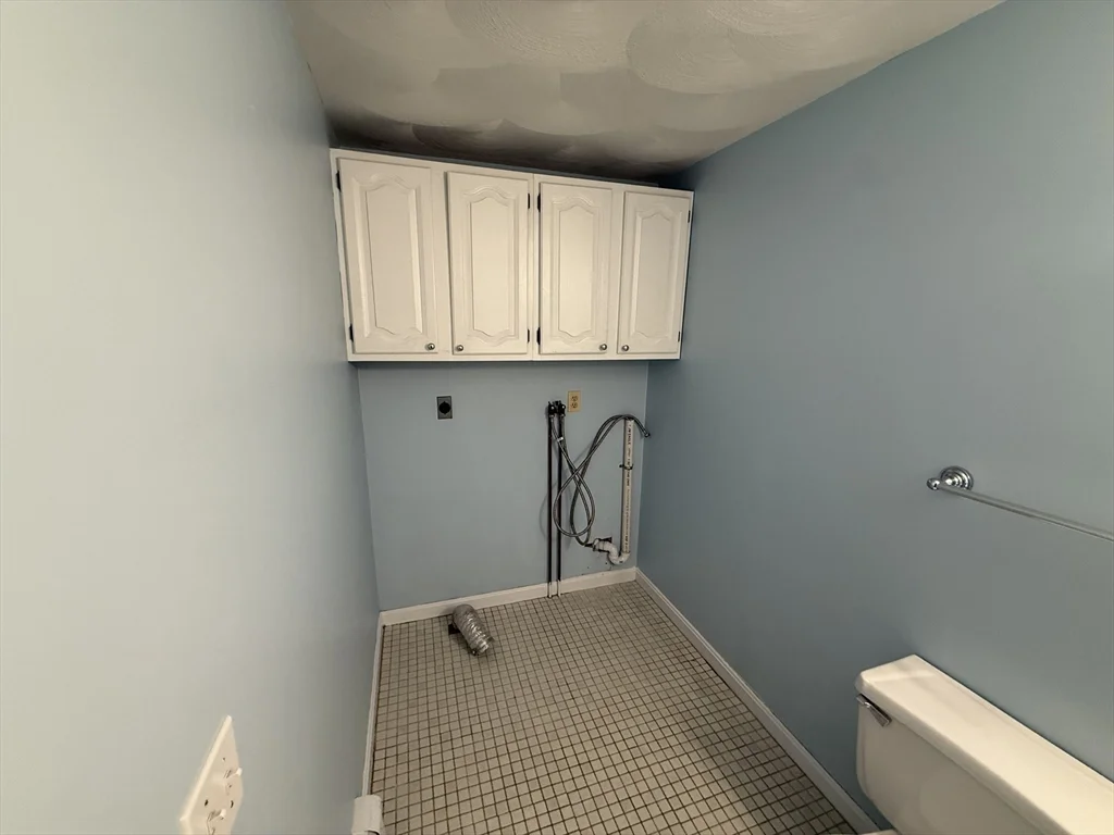 3 bed, 1 bath apartment for rent at 59 Elm St Unit RIGHT, Rehoboth — photo 9 of 16