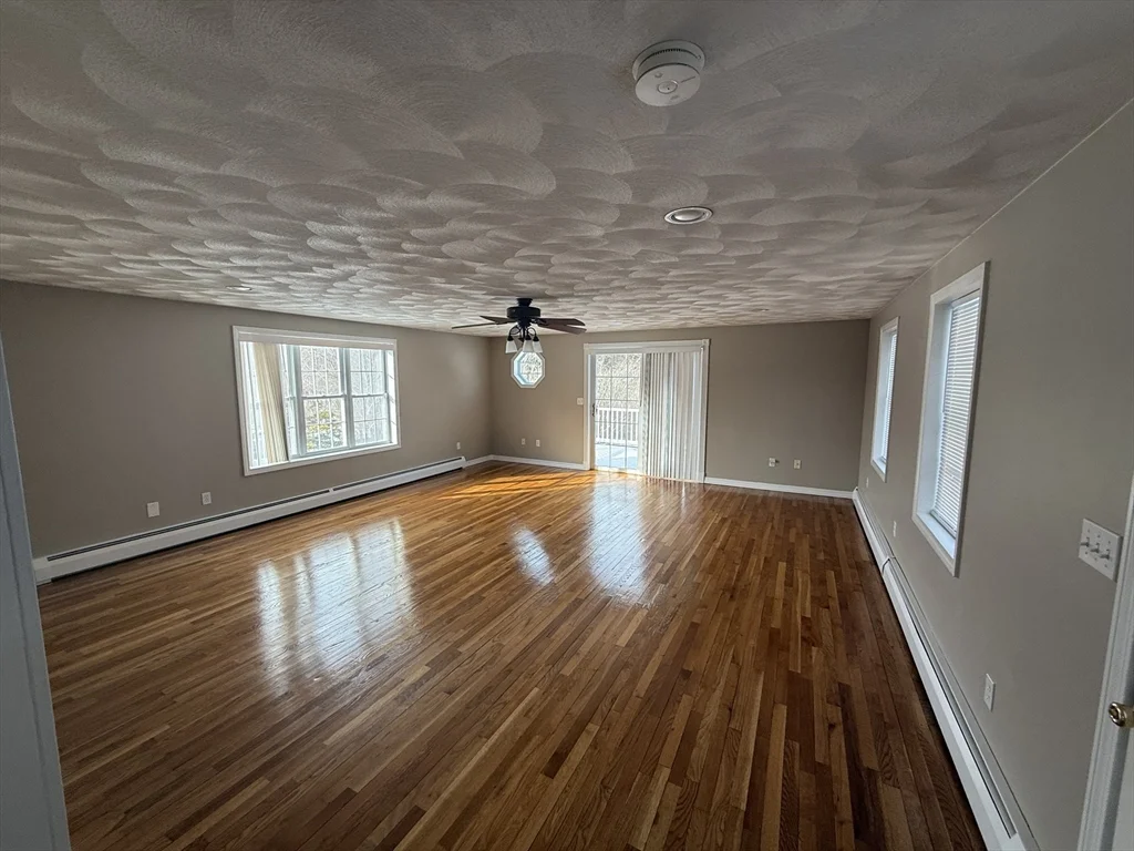 3 bed, 1 bath apartment for rent at 59 Elm St Unit RIGHT, Rehoboth — photo 8 of 16