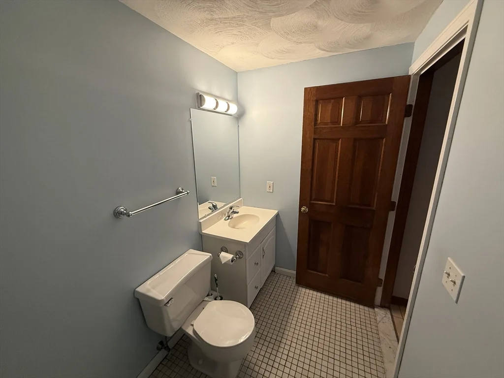 3 bed, 1 bath apartment for rent at 59 Elm St Unit RIGHT, Rehoboth — photo 10 of 16