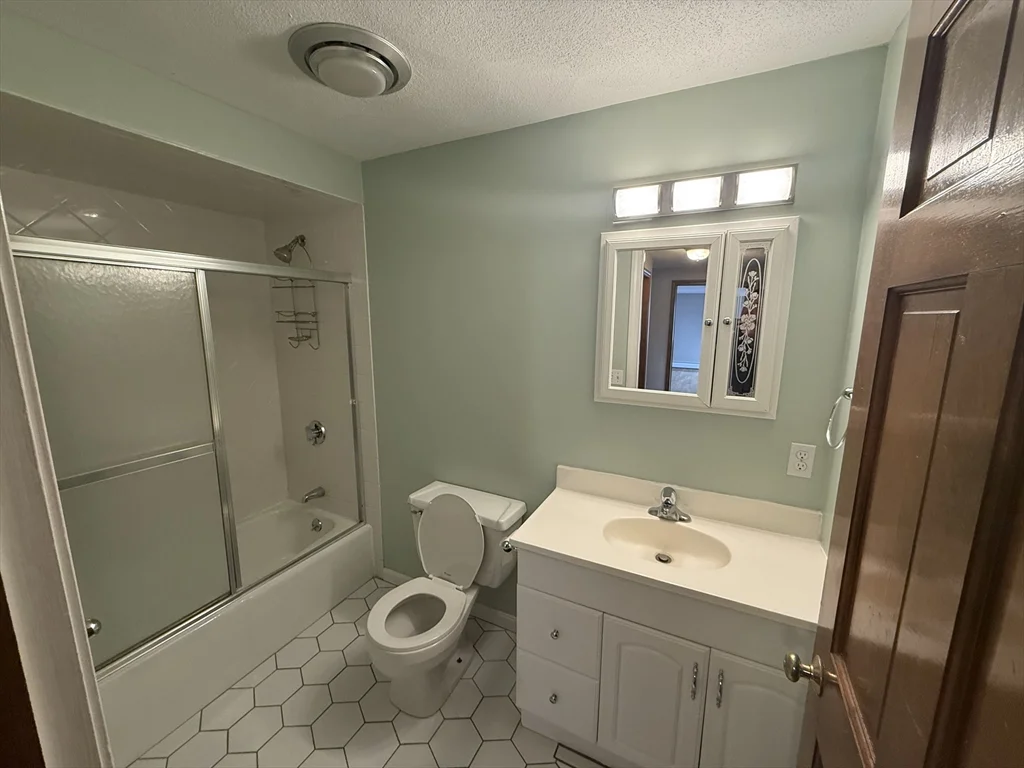 3 bed, 1 bath apartment for rent at 59 Elm St Unit RIGHT, Rehoboth — photo 11 of 16