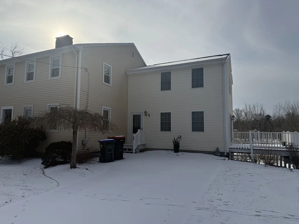 3 bed, 1 bath apartment for rent at 59 Elm St Unit RIGHT, Rehoboth — photo 1 of 16