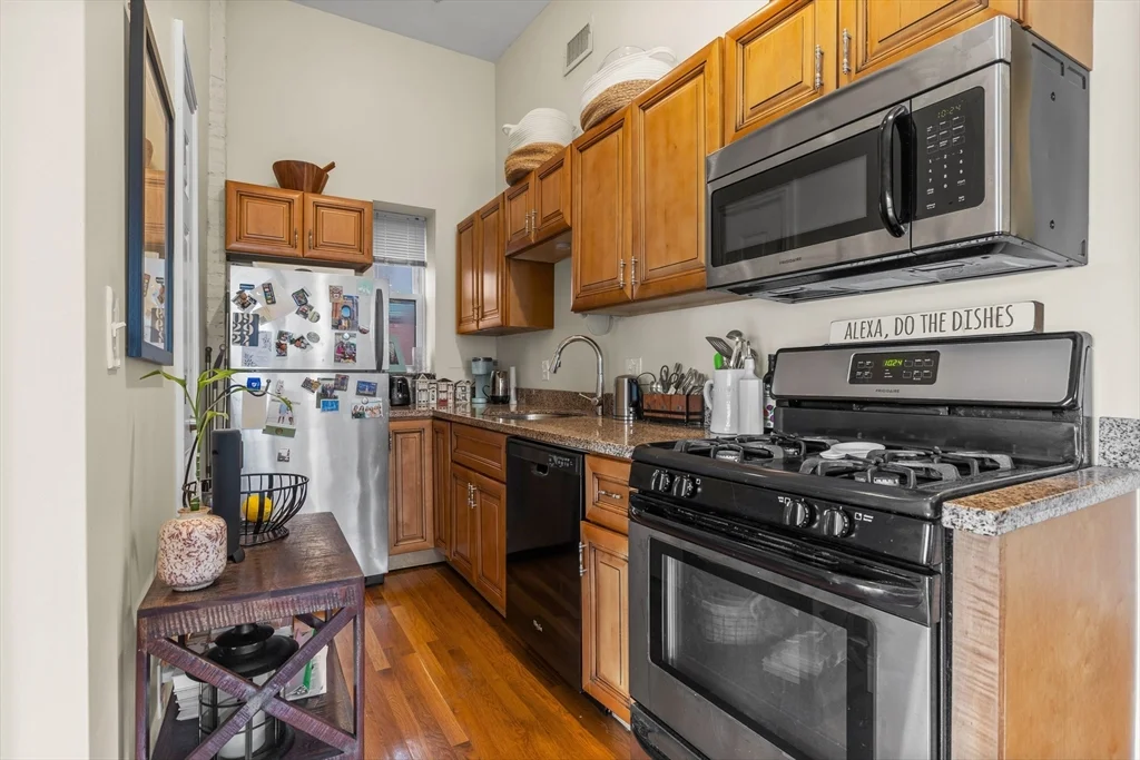 2 bed, 1 bath apartment for rent at 59 Endicott St Unit 5, North End — photo 4 of 11