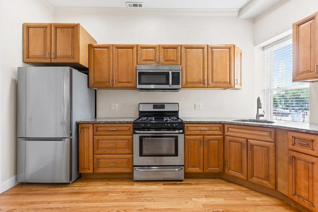 3 bed, 2 bath apartment for rent at 59 Endicott St Unit 7, North End — photo 2 of 19