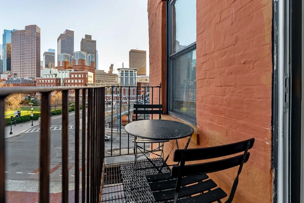 2 bed, 1 bath apartment for rent at 59 Endicott Unit 6, North End