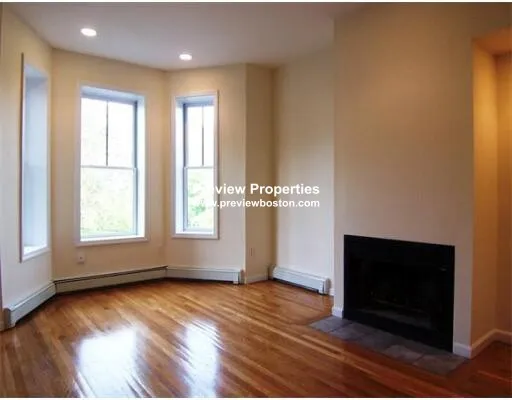 2 bed, 1 bath apartment for rent at 59 Fort Ave Unit 1P, Roxbury — photo 4 of 6