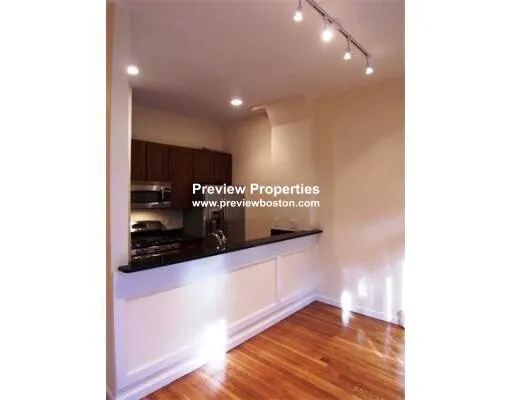 2 bed, 1 bath apartment for rent at 59 Fort Ave Unit 1P, Roxbury — photo 3 of 6