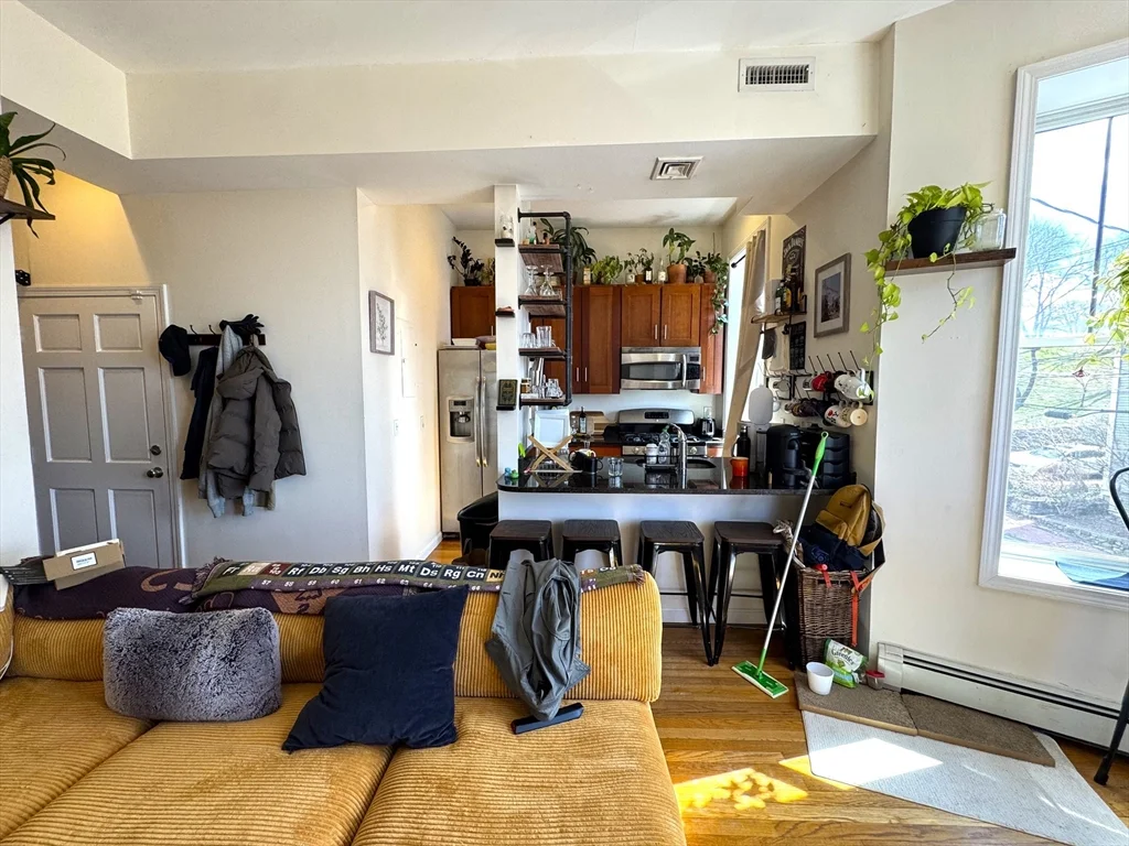 2 bed, 1 bath apartment for rent at 59 Fort Ave Unit 2, Roxbury — photo 3 of 18