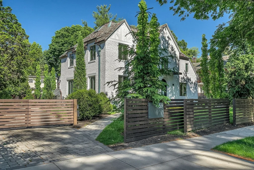 4 bed, 4+ bath apartment for rent at 59 Fresh Pond Ln, West Cambridge — photo 2 of 32