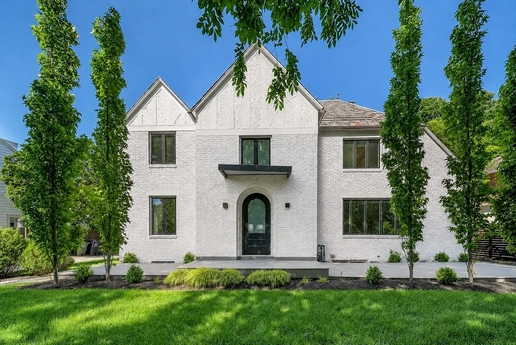 4 bed, 4+ bath apartment for rent at 59 Fresh Pond Ln, West Cambridge — photo 1 of 32