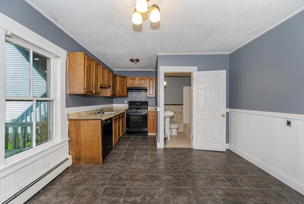 4 bed, 2 bath apartment for rent at 59 Fulton St, Lowell — photo 5 of 13