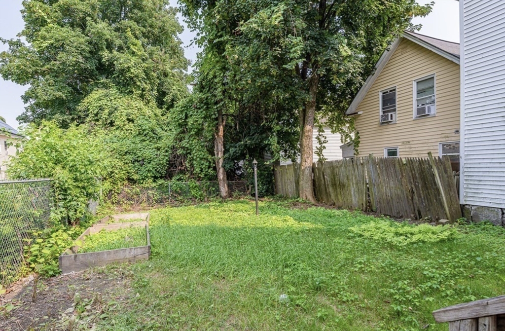 4 bed, 2 bath apartment for rent at 59 Fulton St, Lowell — photo 13 of 13