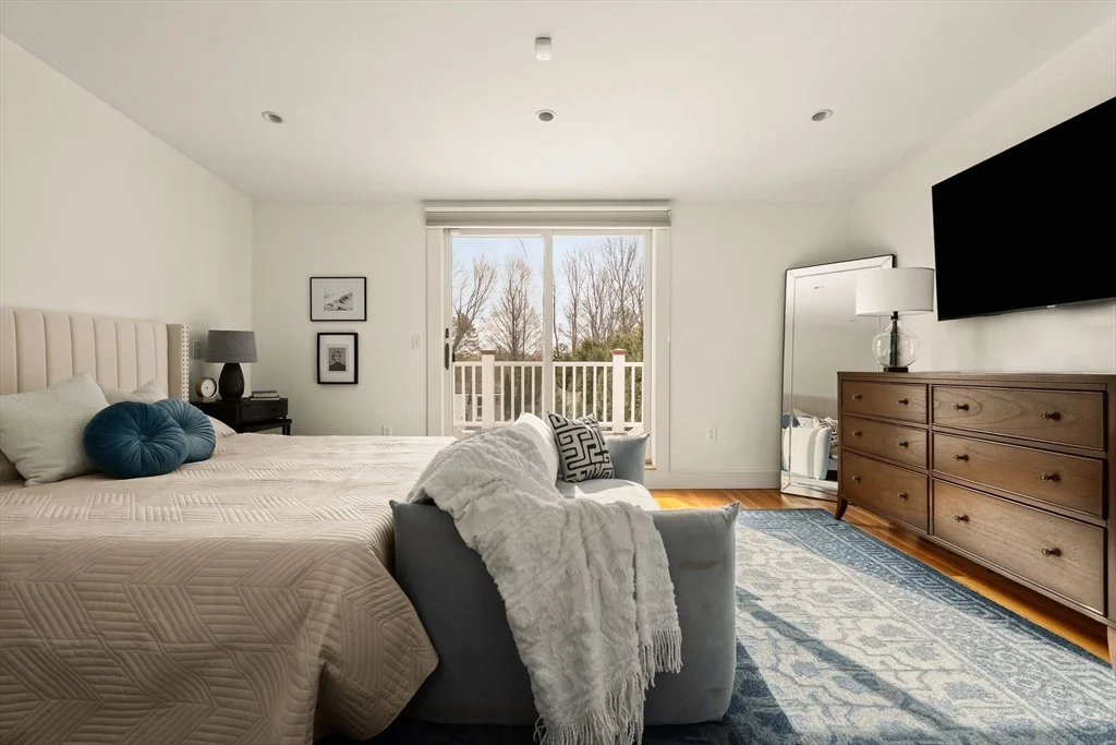 5 bed, 3 bath apartment for rent at 59 Harbor Ave, Marblehead Neck — photo 16 of 38