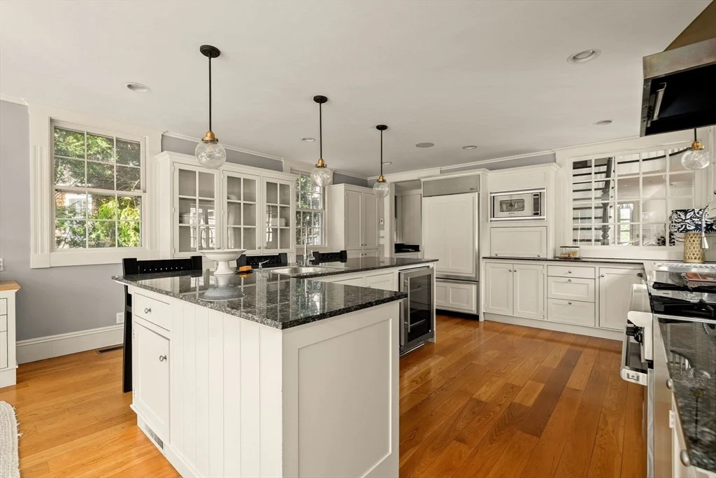 5 bed, 3 bath apartment for rent at 59 Harbor Ave, Marblehead Neck — photo 13 of 38