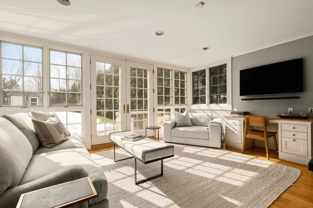 5 bed, 3 bath apartment for rent at 59 Harbor Ave, Marblehead Neck — photo 10 of 38