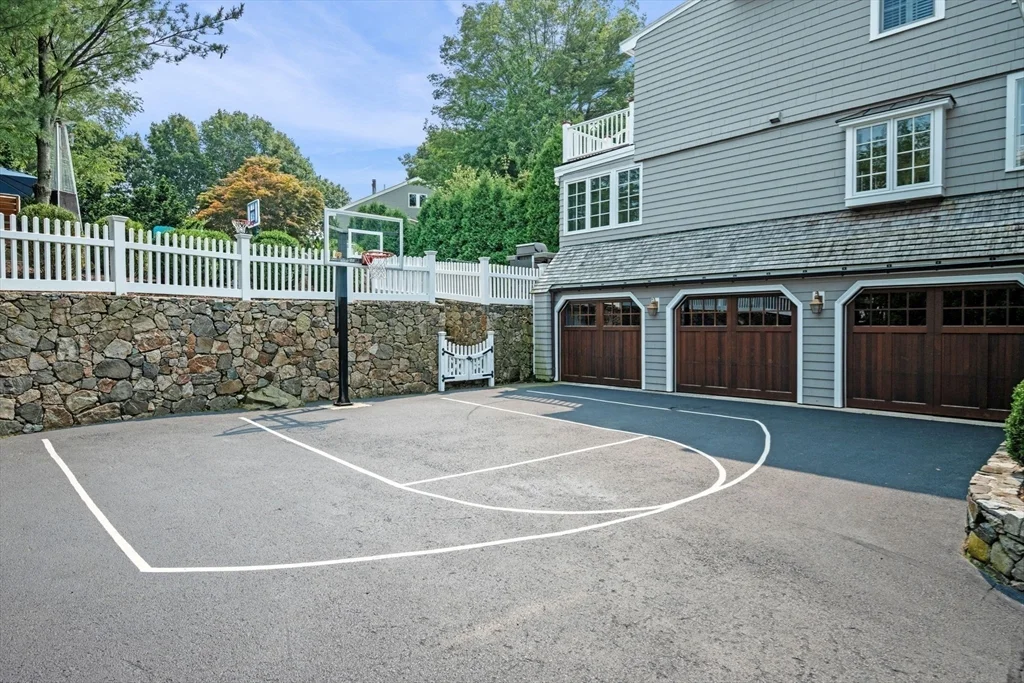 5 bed, 3 bath apartment for rent at 59 Harbor Ave, Marblehead Neck — photo 37 of 38
