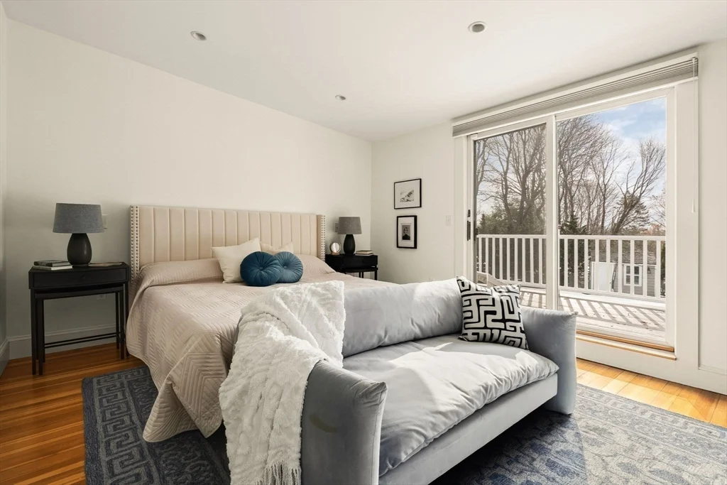 5 bed, 3 bath apartment for rent at 59 Harbor Ave, Marblehead Neck — photo 15 of 38