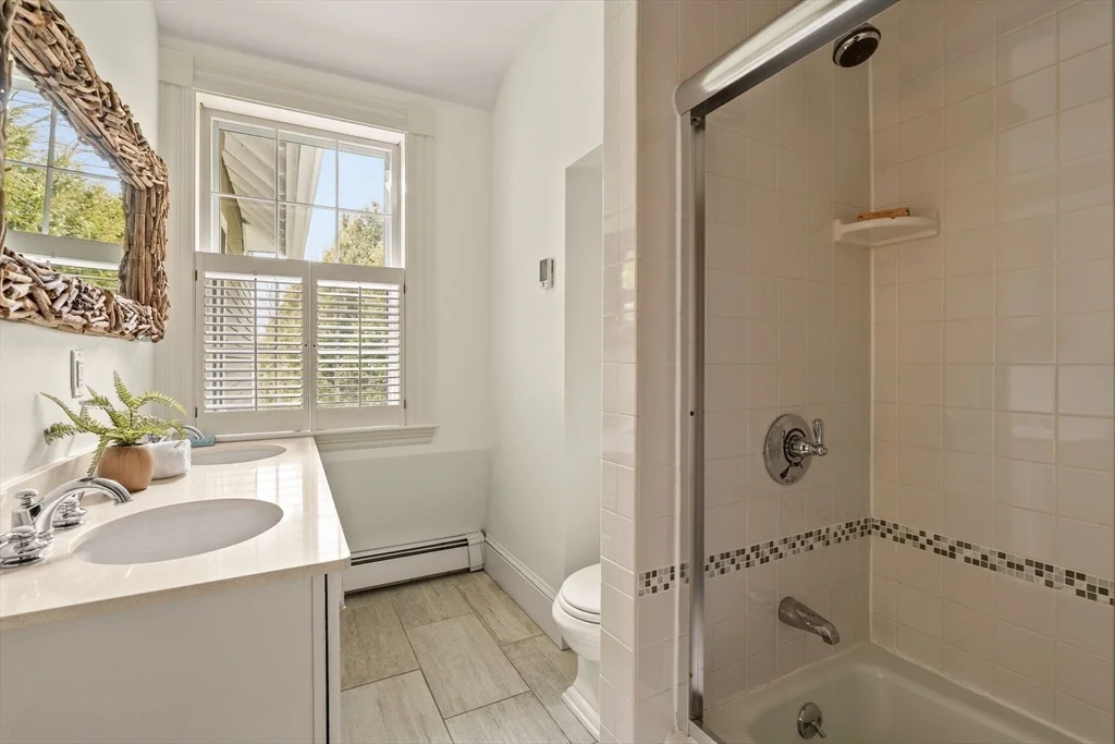 5 bed, 3 bath apartment for rent at 59 Harbor Ave, Marblehead Neck — photo 23 of 38