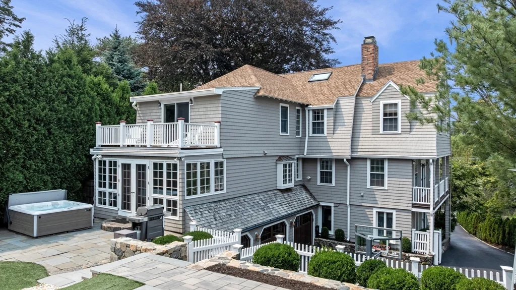 5 bed, 3 bath apartment for rent at 59 Harbor Ave, Marblehead Neck — photo 3 of 38