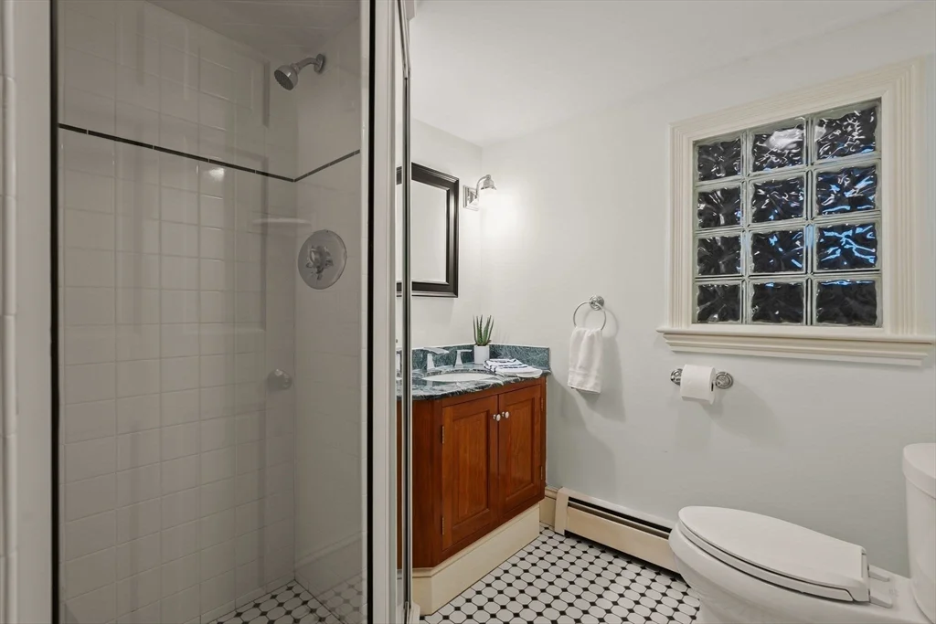 5 bed, 3 bath apartment for rent at 59 Harbor Ave, Marblehead Neck — photo 34 of 38