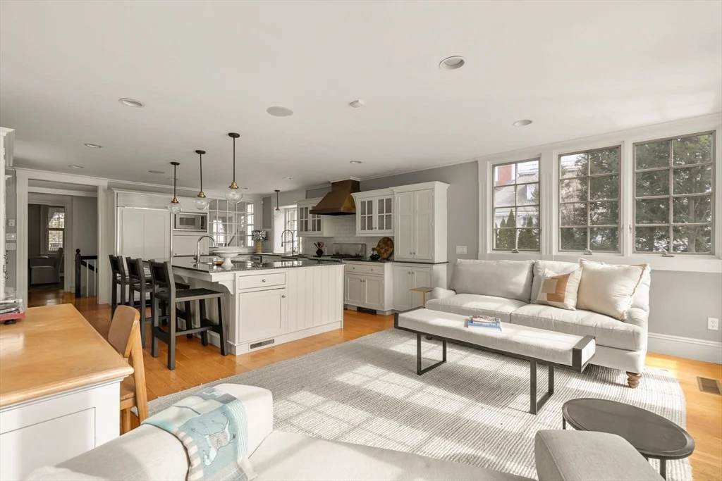 5 bed, 3 bath apartment for rent at 59 Harbor Ave, Marblehead Neck — photo 11 of 38