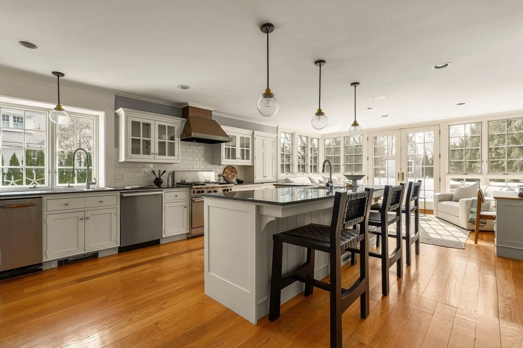 5 bed, 3 bath apartment for rent at 59 Harbor Ave, Marblehead Neck — photo 8 of 38