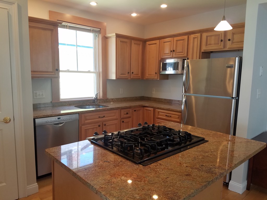 2 bed, 2 bath apartment for rent at 59 Howard St Unit 2, Riverside — photo 2 of 12