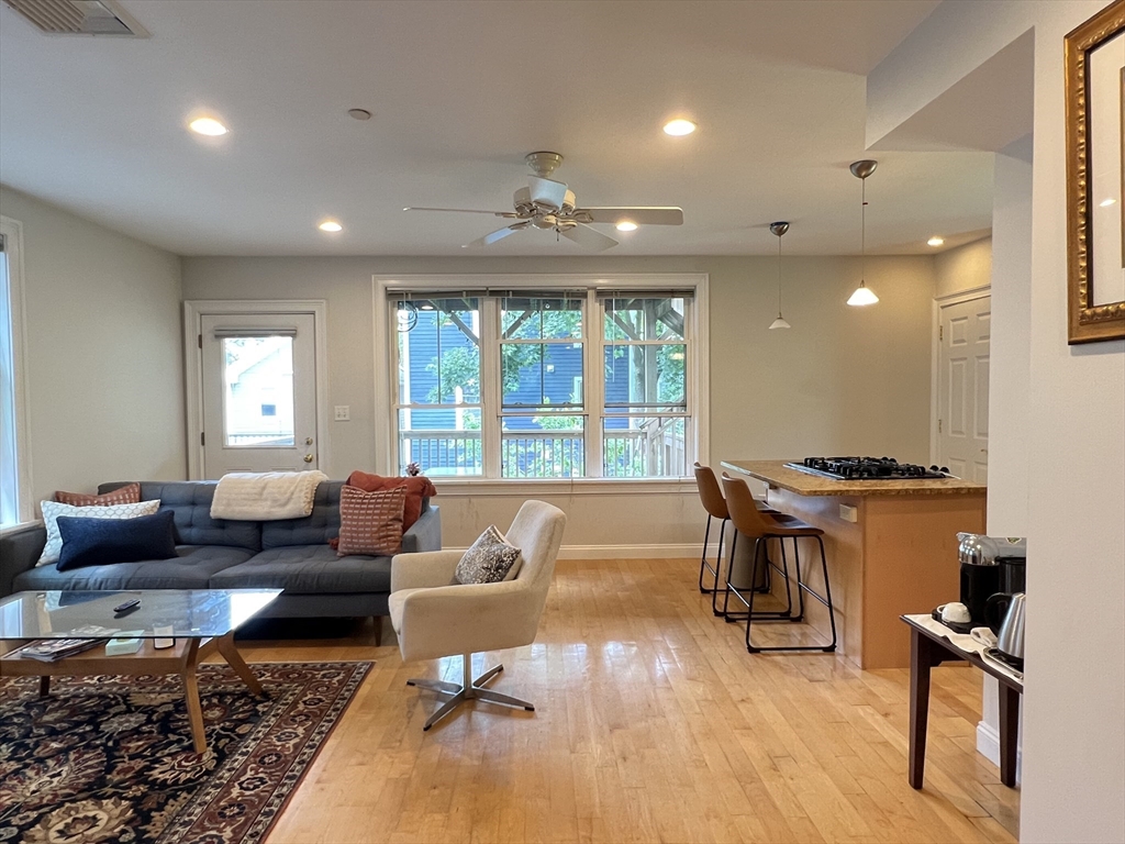 2 bed, 2 bath apartment for rent at 59 Howard St Unit 2, Riverside — photo 5 of 12